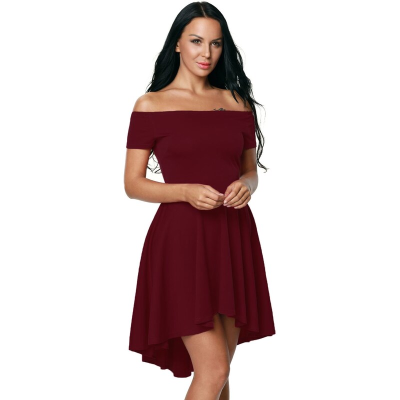Červené šaty s volnou sukním
