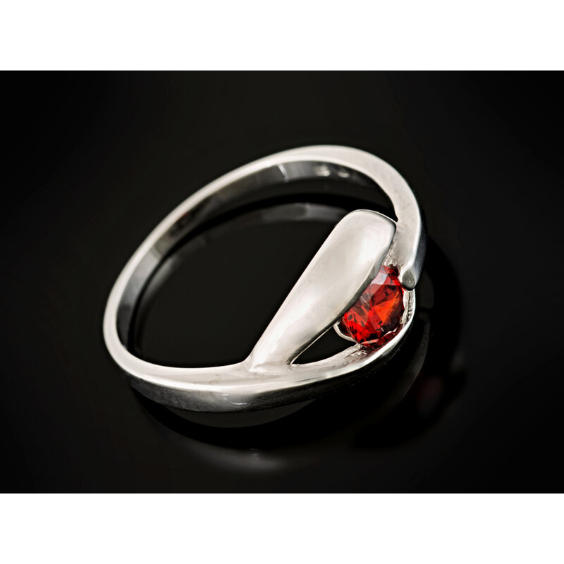 A-diamond.eu jewels Stříbrný prstýnek s červeným zirkonem 59