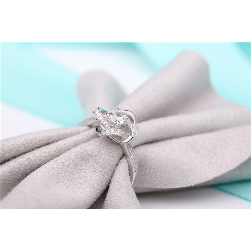 Royal Fashion prsten Třpytivý uzlík lásky K78