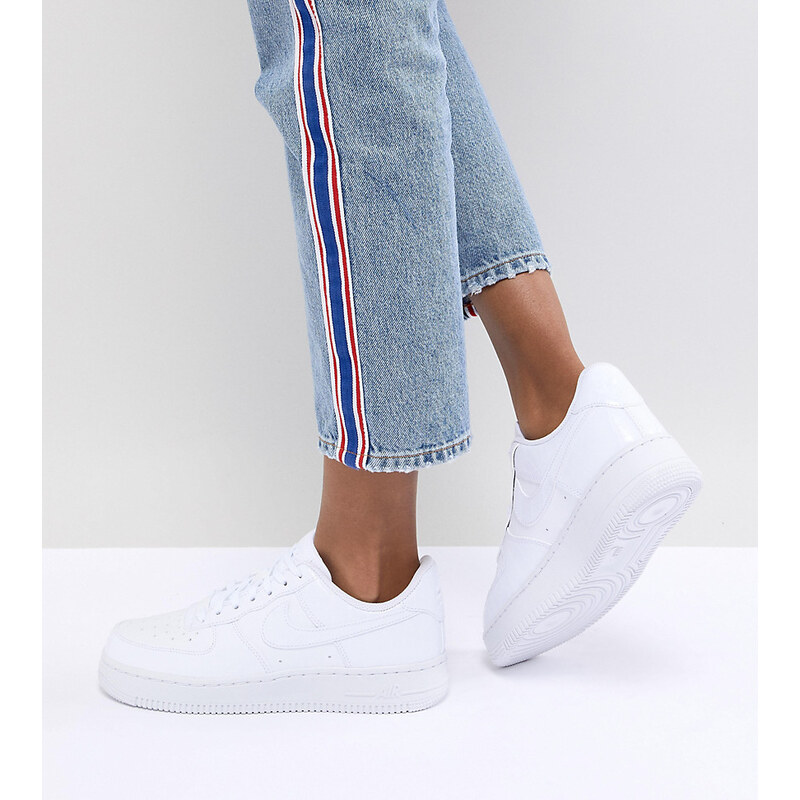 Nike air force 1 trainers in white 2025 snakeskin trim