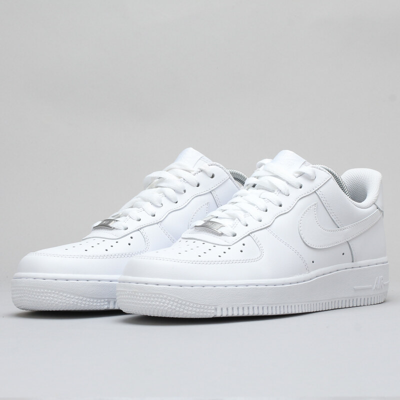 Nike Air Force 1 07 white / white