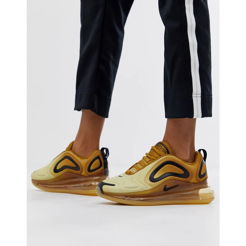 Nike Air Max 720 trainers in gold - Wheat/black - GLAMI.cz