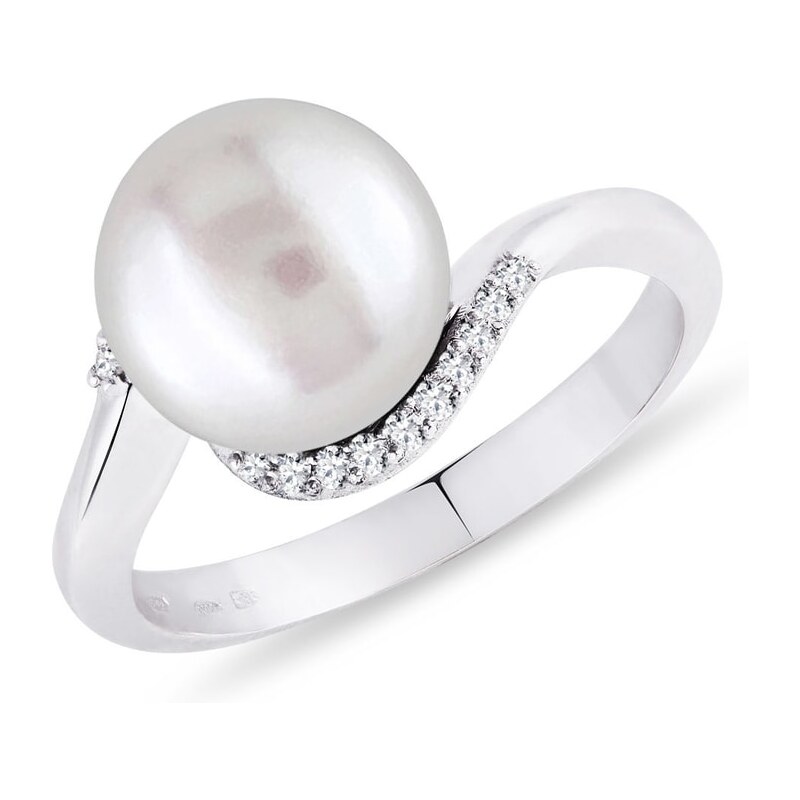 Prsten ze stříbra s perlou a diamanty KLENOTA k0176029