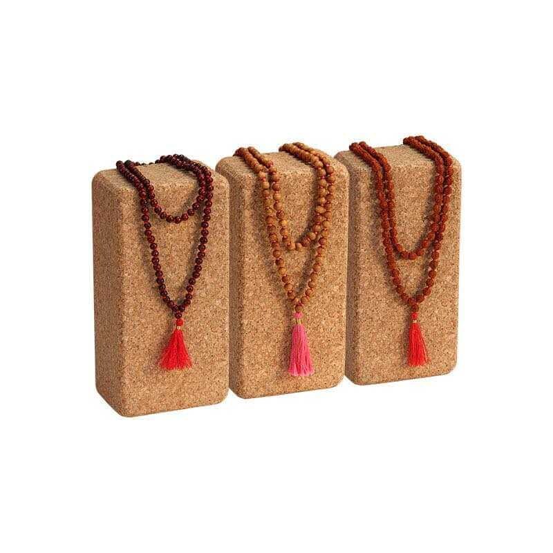 Bodhi Yoga Bodhi Mala náhrdelník Rosewood s červeným střapcem, 108 korálků