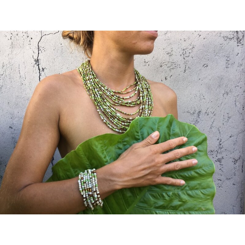 Touch of Bali / Wood & Beads Náhrdelník s ebenovým zapínáním zeleno zlatý