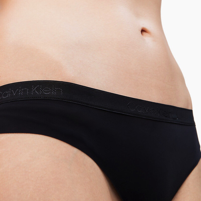 CK CALVIN KLEIN Černá tanga Dynamic Micro L