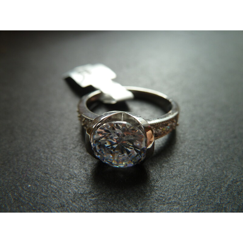 Prsten z chirurgické ocele s krystaly P2