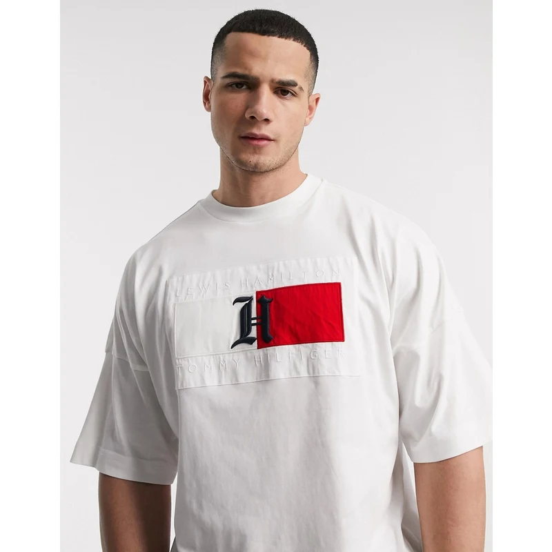 Tommy Hilfiger x Lewis Hamilton capsule red logo t-shirt oversized fit in  white - GLAMI.cz
