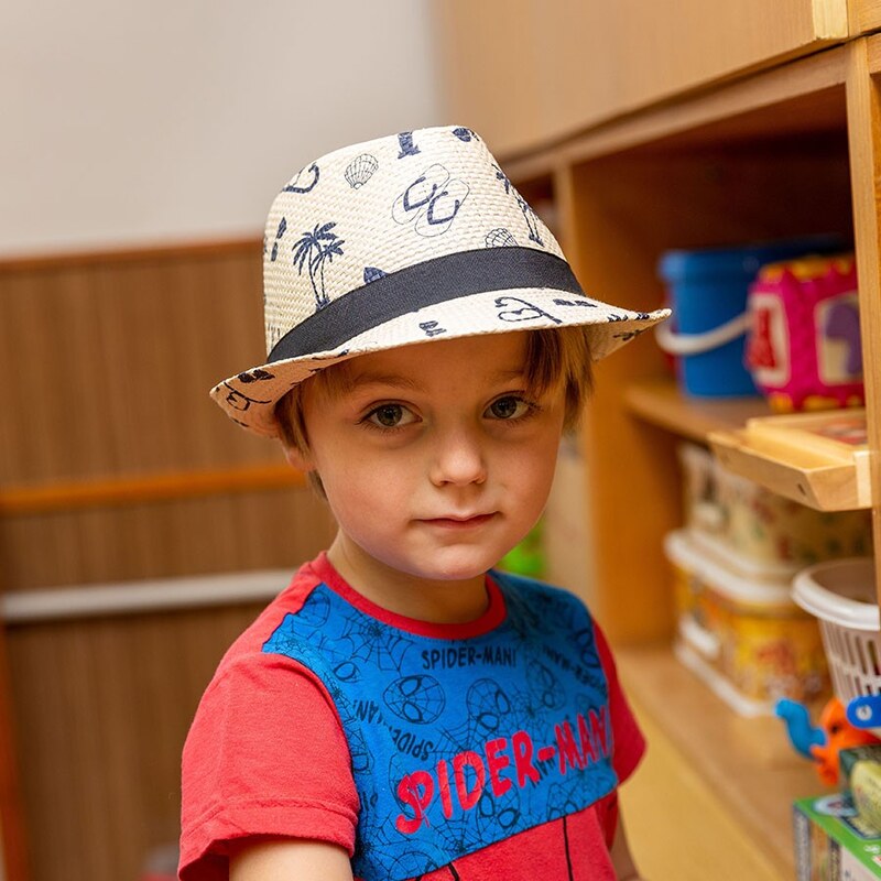 Hugo Dětský papírový klobouk s potiskem pláž