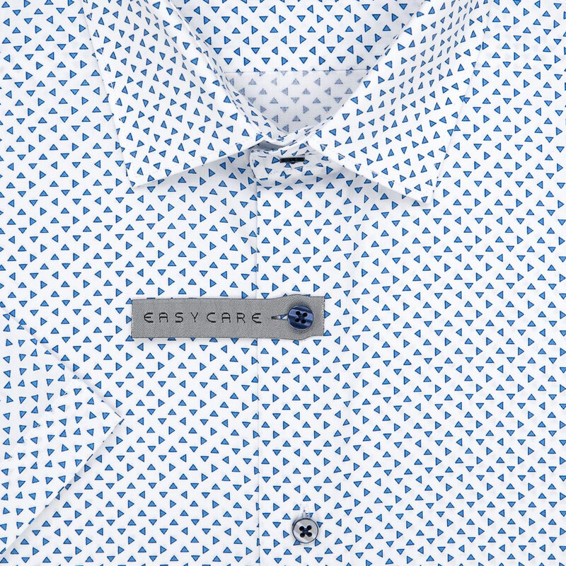 AMJ pánská košile bavlněná, bílá s modrými trojúhelníky VKBR1148, krátký rukáv, regular fit