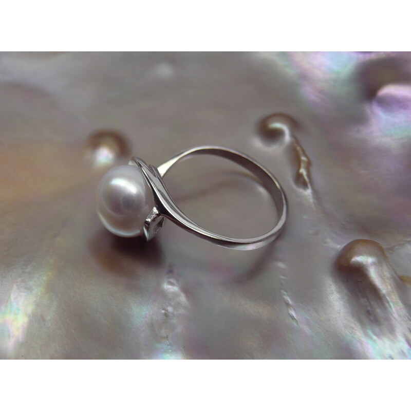 zlatý prsten se sladkovodní perlou buton 9-9,5 mm