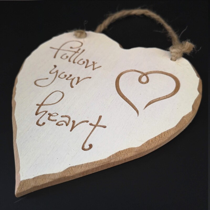 AMADEA Dřevěné srdce s rytým textem - Follow your heart, masivní dřevo,16x15x1 cm
