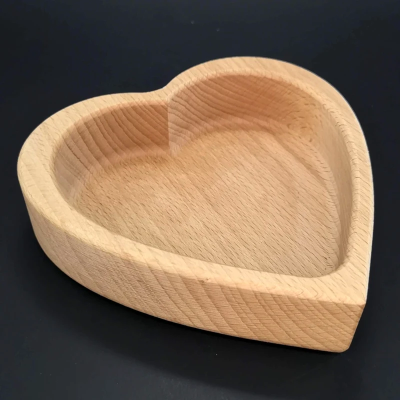 AMADEA Dřevěná miska ve tvaru srdce, masivní dřevo, rozměr 13,5x13,5x4,5 cm  - GLAMI.cz