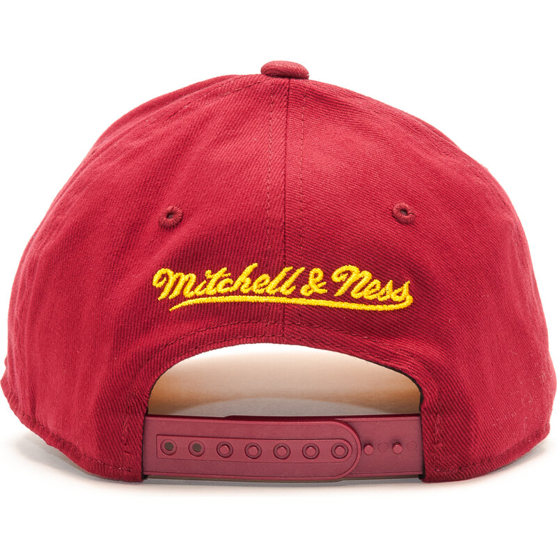 Kšiltovka Mitchell & Ness Flexfit 110 Low Pro Cleveland Cavaliers Burgundy/Yellow Snapback