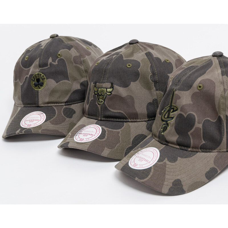 Kšiltovka Mitchell & Ness Camo Slouch Chicago Bulls Green Camo Strapback