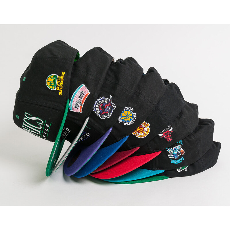 Kšiltovka Mitchell & Ness Horizon Charlotte Hornets Black/Turquoise Snapback