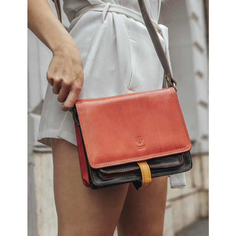 Hnědá kožená italská crossbody kabelka Quieta Marrone NovaKabelka.cz