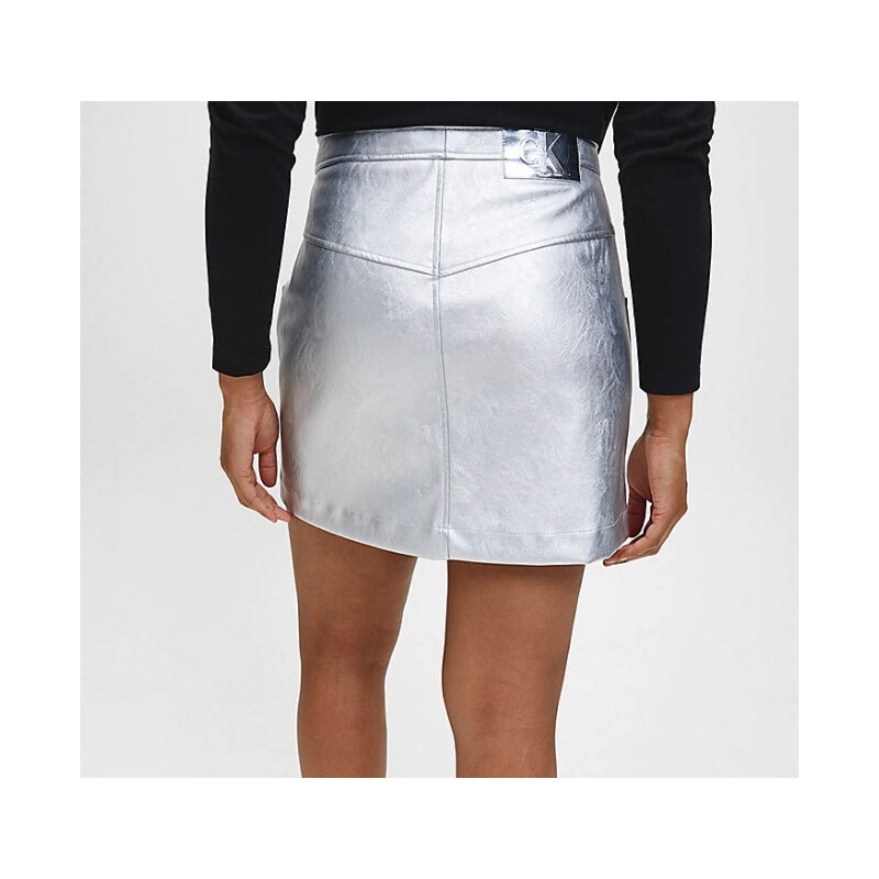 Calvin Klein dámská koženková stříbrná sukně FAUX LEATHER MINI SKIRT