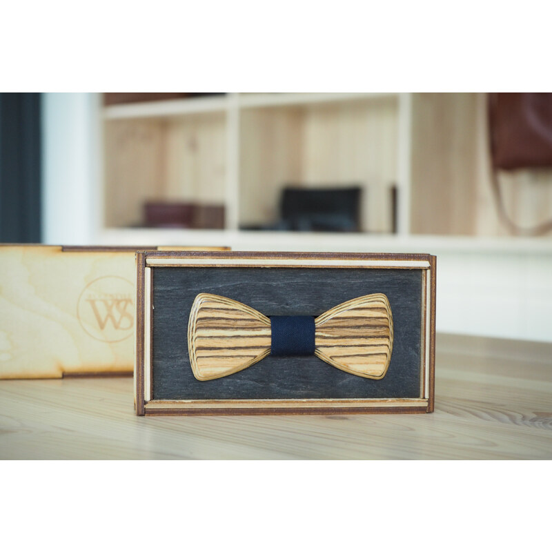 Wood Style Motýlek Mini Zebráno