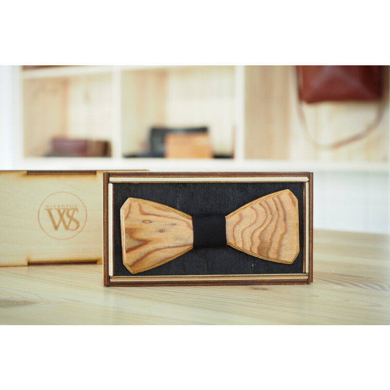 Wood Style Motýlek Hranatý Kořenice