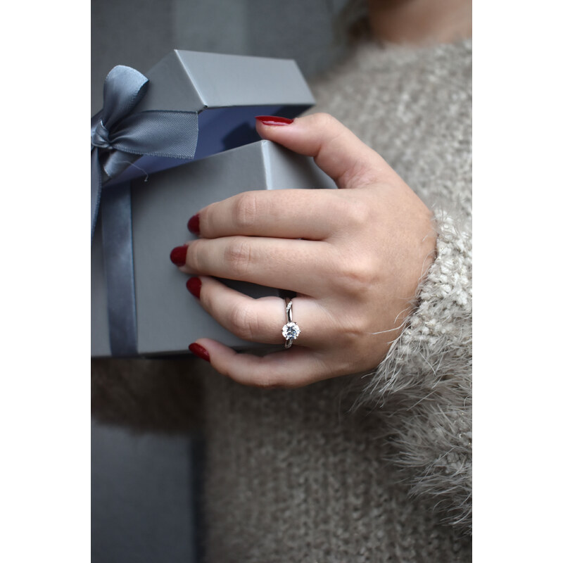 OLIVIE Stříbrný zásnubní prsten AMBER 4131