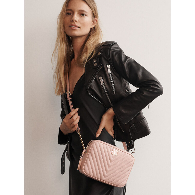 Dámská crossbody kabelka Victoria's Secret V-Quilt růžová