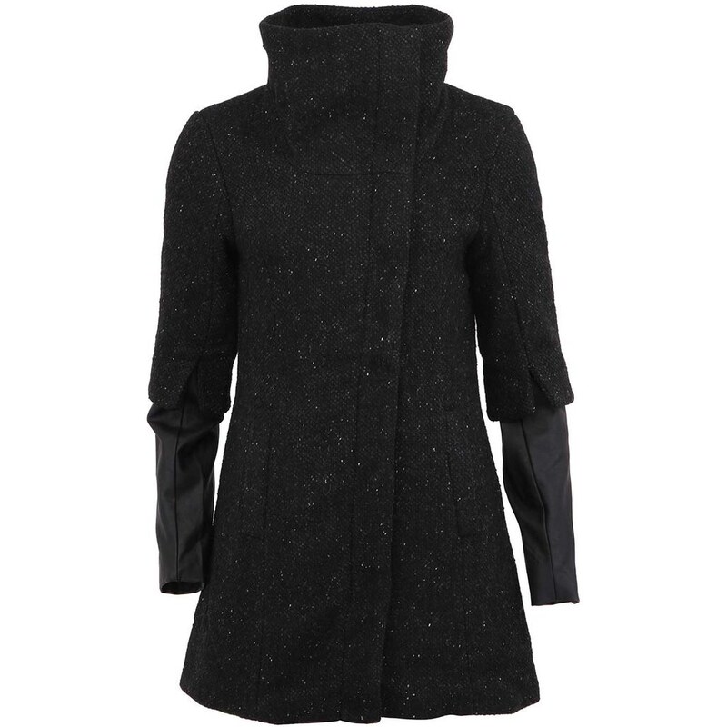 Černý kabát s koženkovými rukávy Vero Moda