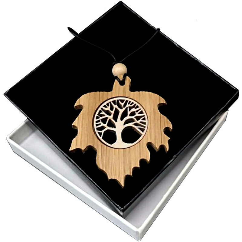 AMADEA Dřevěný přívěsek z masivního dřeva ve tvaru javorového listu s vkladem - strom, 6x5 cm