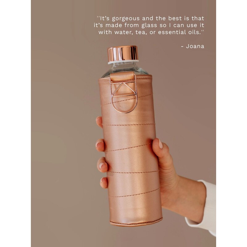 EQUA Mismatch Bronze 750 ml designová luxusní ekologická skleněná lahev na pití s obalem z umělé kůže