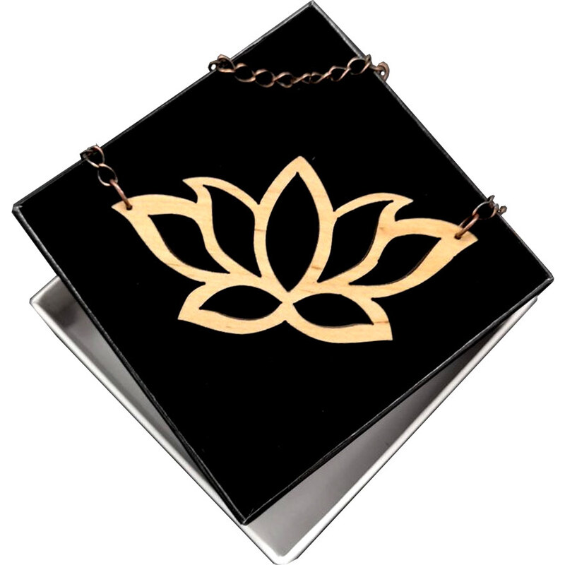 AMADEA Dřevěný přívěsek na krk lotosový květ, 8x4 cm