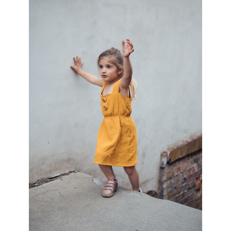 Dětské šaty z mušelínu mustard