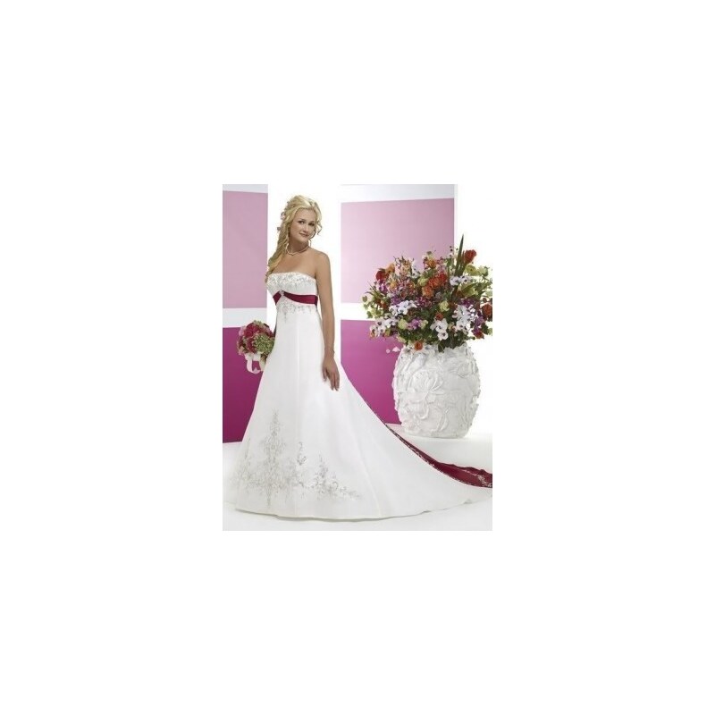 bílé luxusní svatební šaty Carla M-L