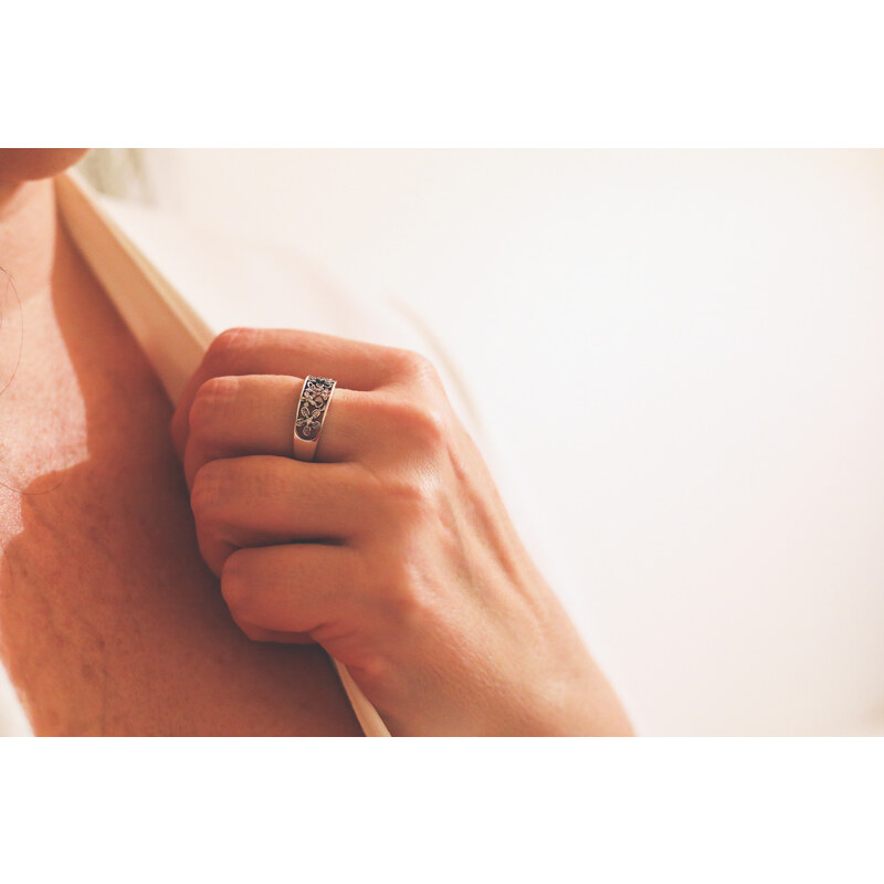 OLIVIE Stříbrný prsten TŘEŠŇOVÝ KVĚT 2888
