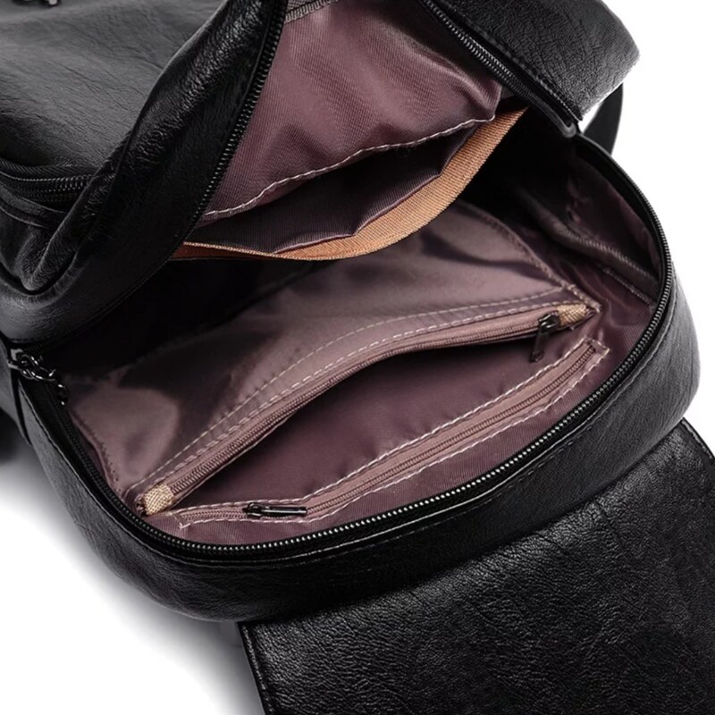 Luxusní dámský elegantní kožený batoh s řetízkovým doplňkem