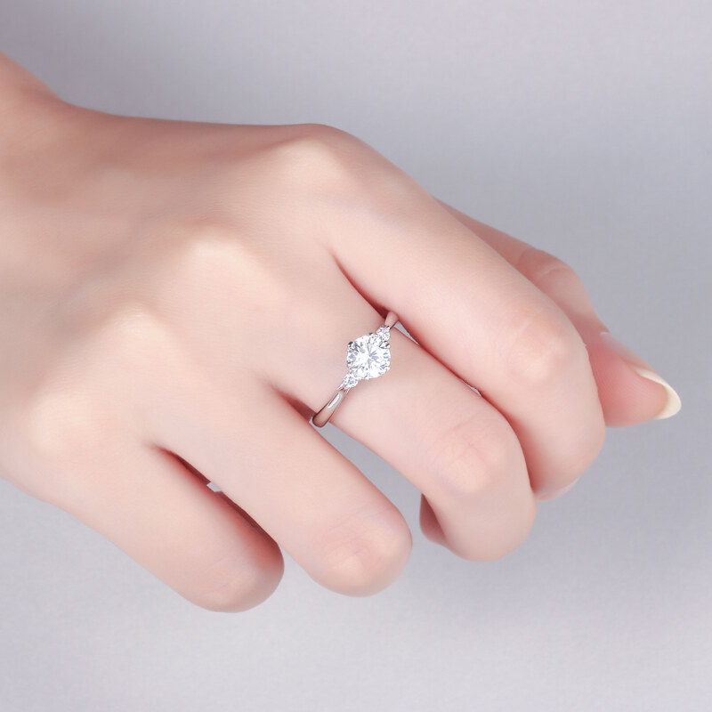 OLIVIE Zásnubní stříbrný prsten BEVERLY 5081