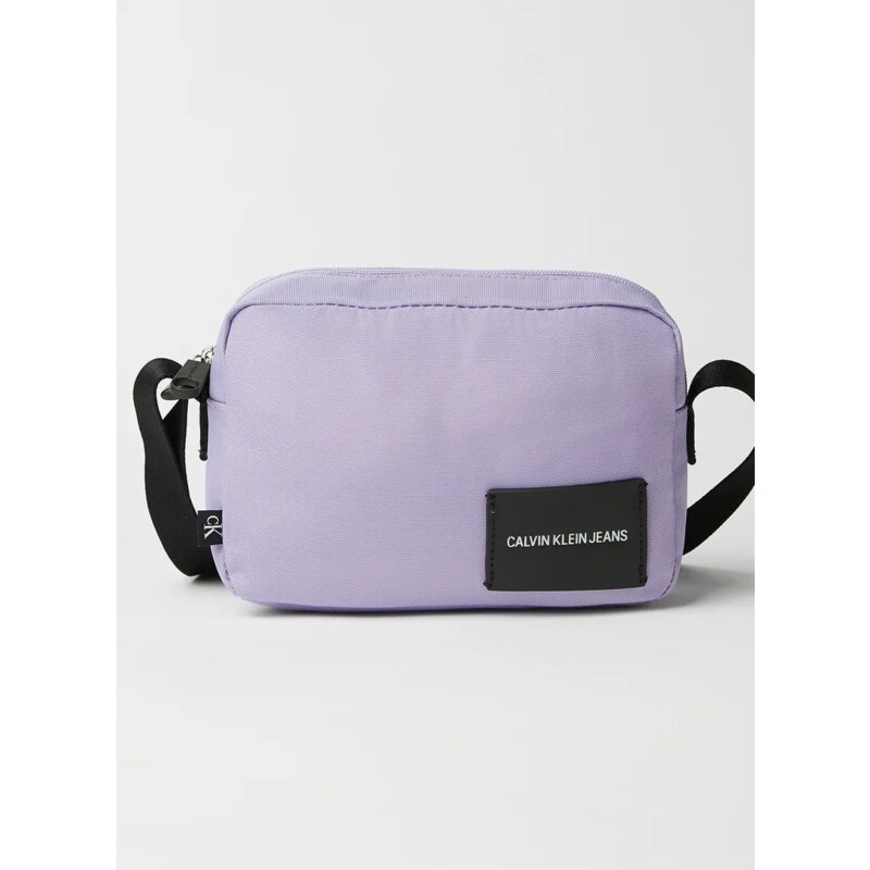 Calvin Klein fialová crossbody kabelka CAMERA BAG