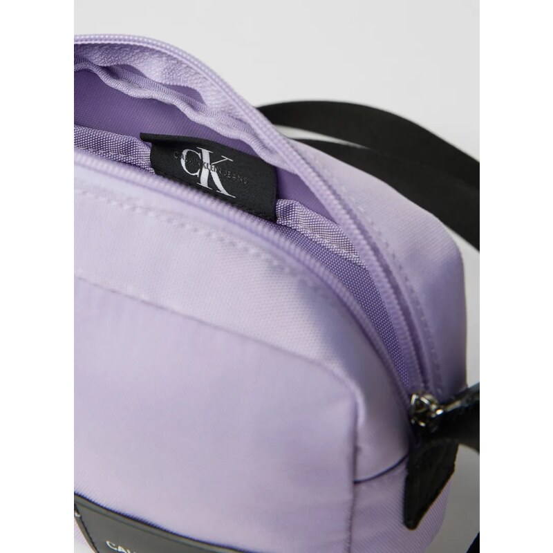 Calvin Klein fialová crossbody kabelka CAMERA BAG