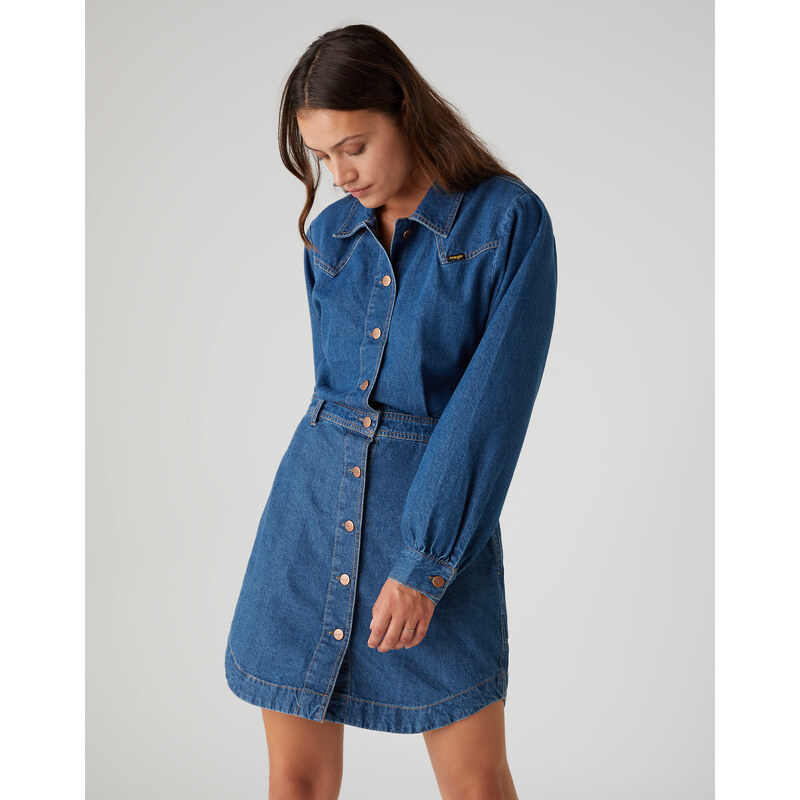 Džínové šaty WRANGLER W9P4LLX8E WESTERN DRESS Mid Indigo