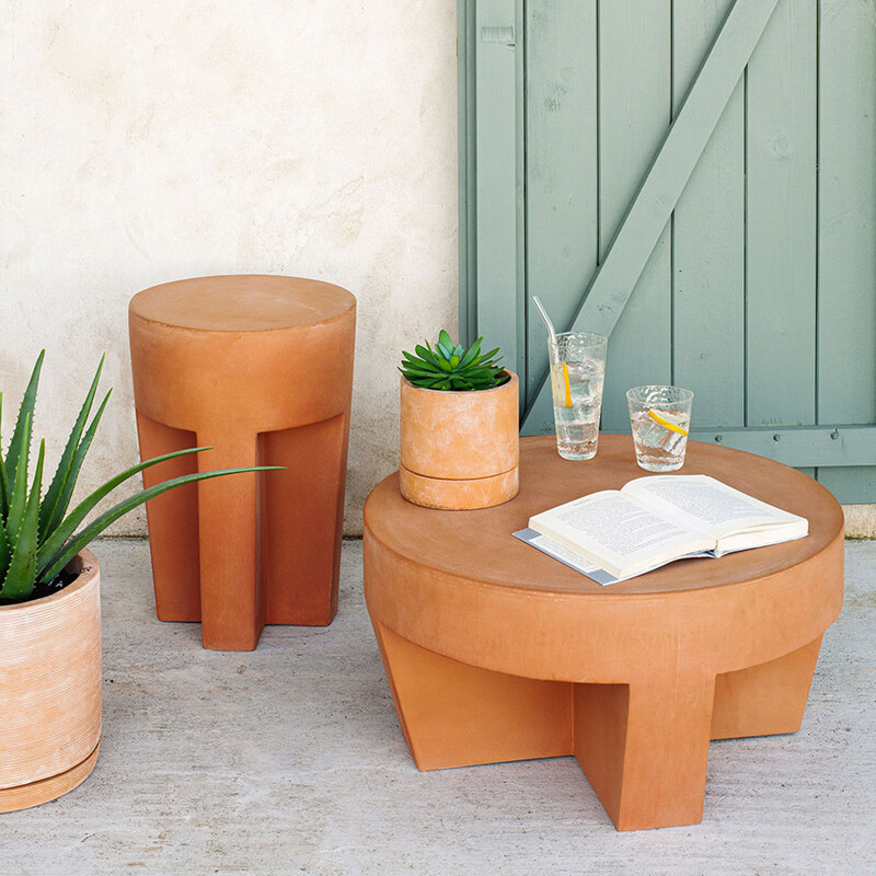 Terakotový zahradní odkládací stolek Kave Home Vilena 33 cm