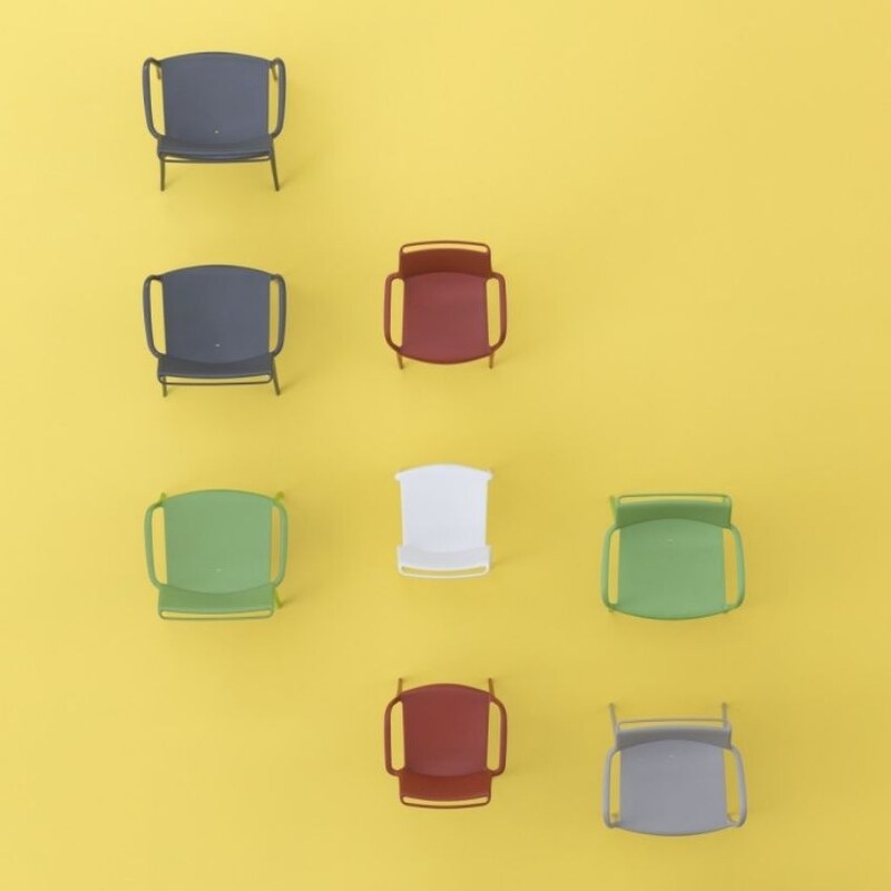 Pedrali Tmavě šedá plastová jídelní židle Ara 315