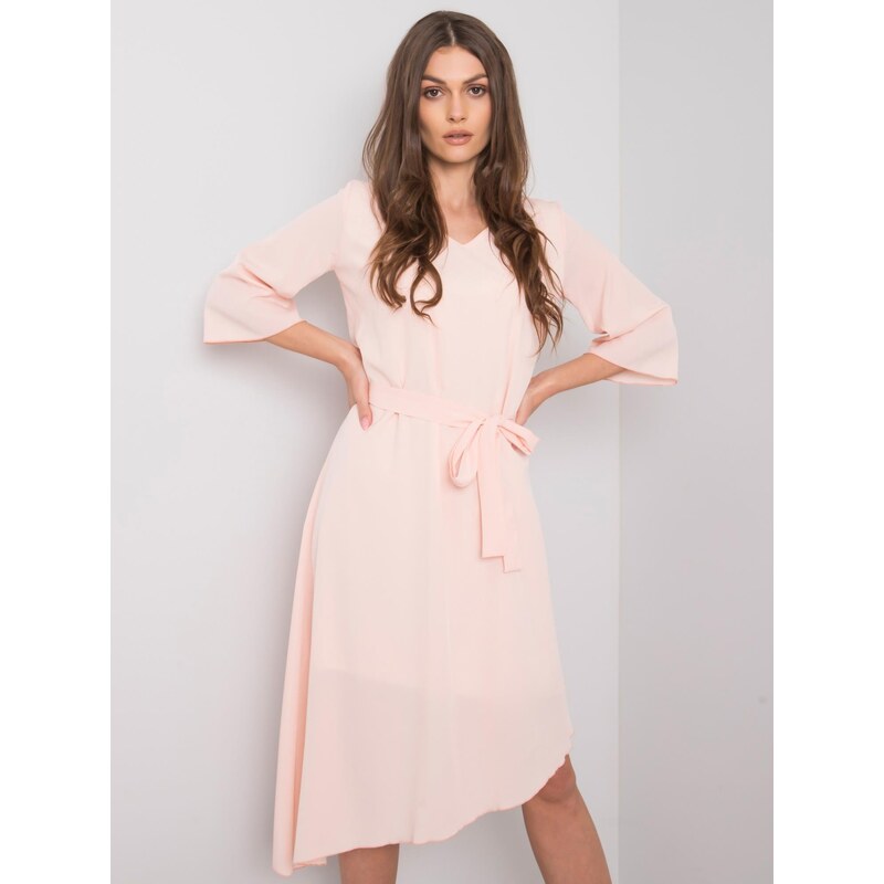 Fashionhunters Světle růžové asymetrické šaty s opaskem