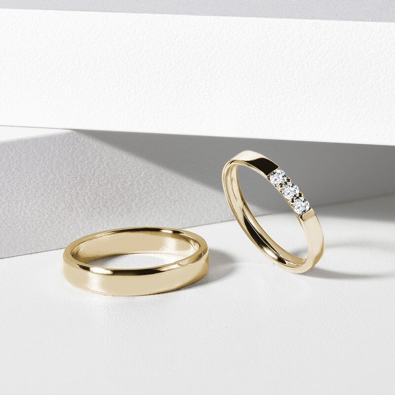 Zlatý prsten se třemi diamanty KLENOTA K0757013
