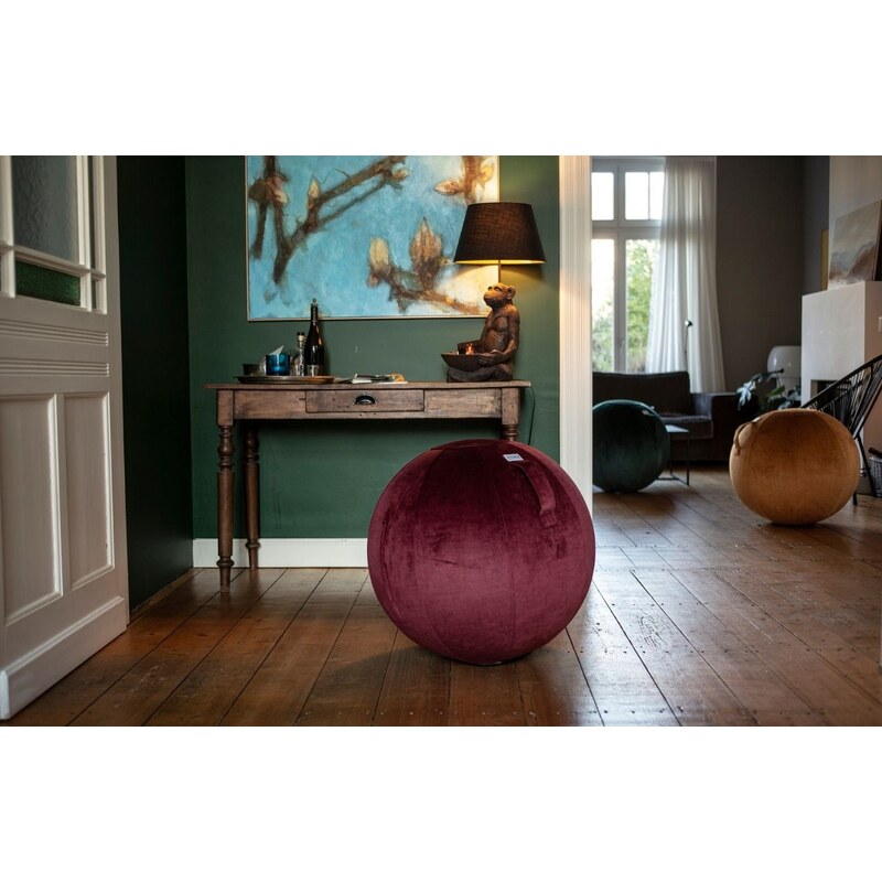 Vínově červený sametový sedací / gymnastický míč VLUV BOL WARM Ø 65 cm