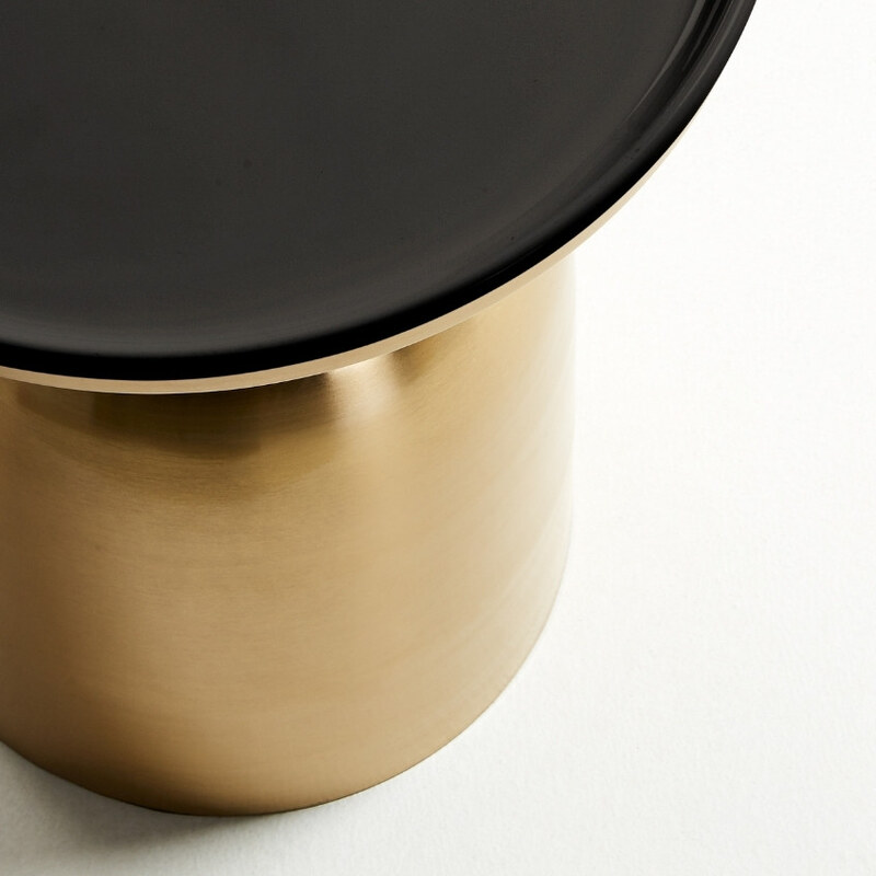 Zlatý kovový kulatý odkládací stolek Kave Home Physic 38 cm