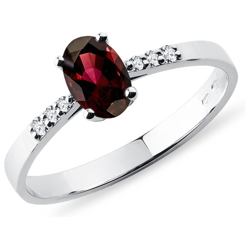Zásnubní prsten s granátem a diamanty v bílém zlatě KLENOTA K0297022