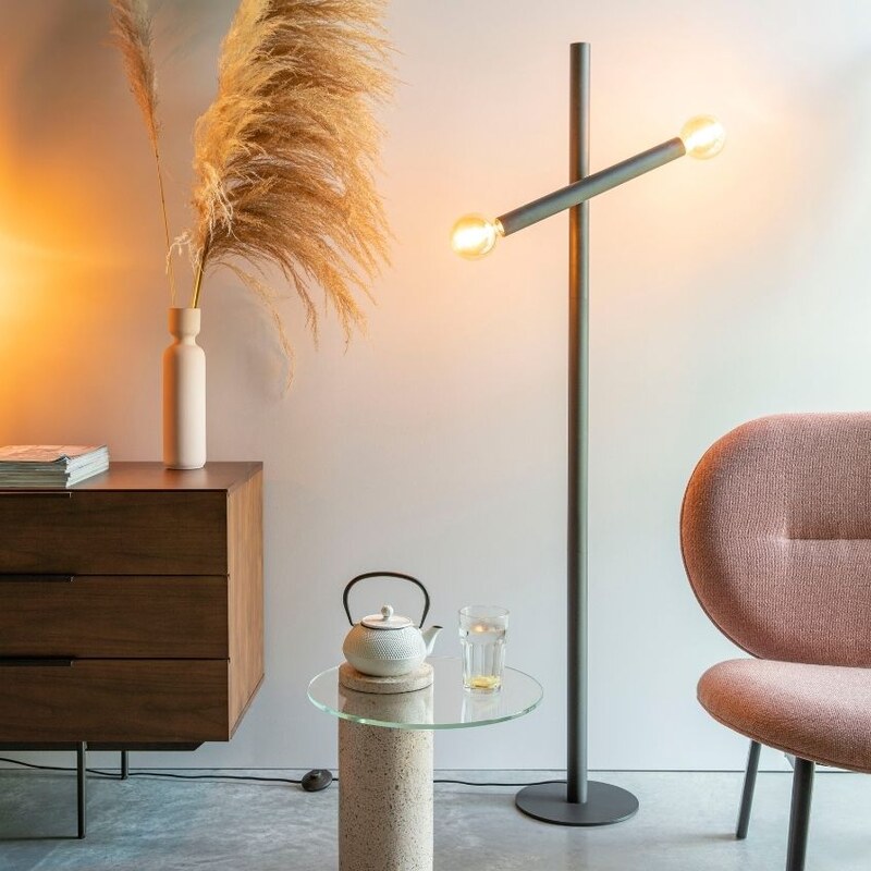 Černá kovová stojací lampa ZUIVER HAWK 160 cm