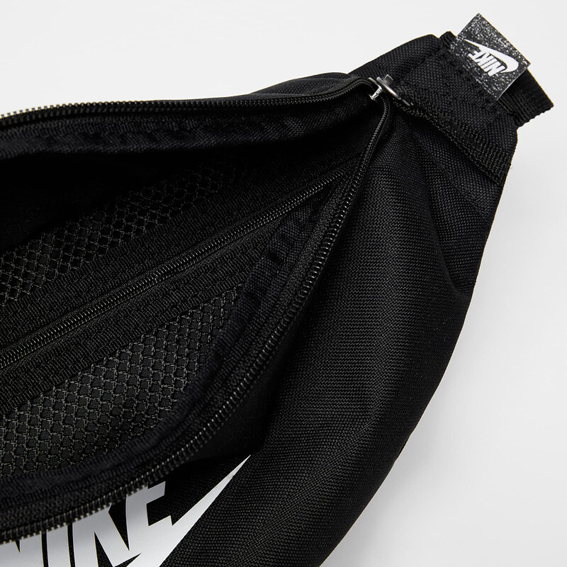 Ledvinka Nike Waistpack Black/ Black/ White