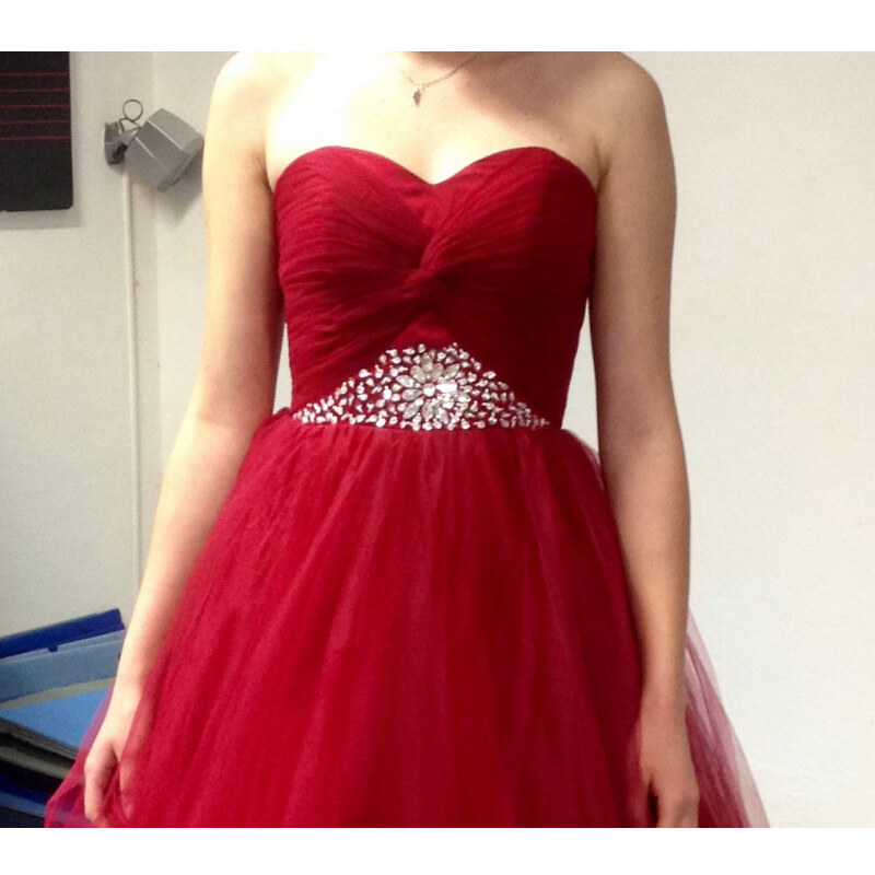 Marizu fashion vínově červené maturitní, plesové, společenské tylové šaty s bohatě zdobeným páskem