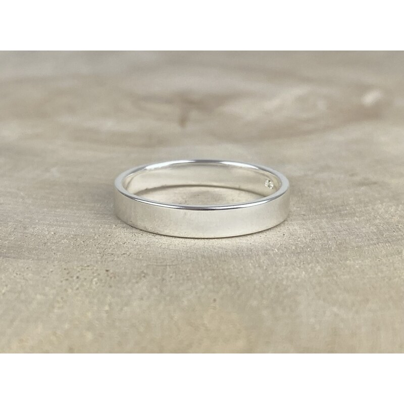SYLVIENE Stříbrný prsten hladký 4 mm