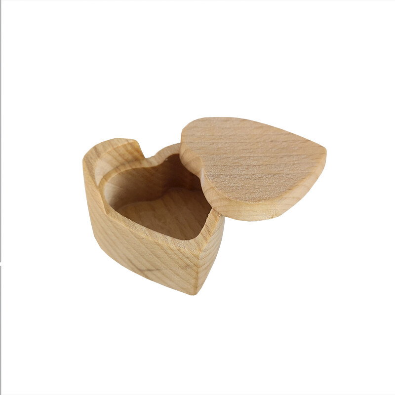 AMADEA Dřevěná krabička ve tvaru srdce 5 cm